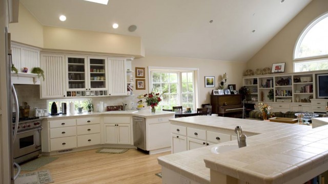 White Painted Traditional Kitchen